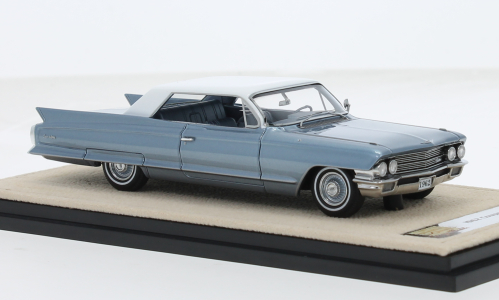 Stamp Models Cadillac Coupe DeVille, metallic-hellblau/weiss