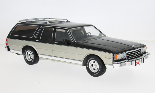 Chevrolet Caprice Estate silber MCG 1:18