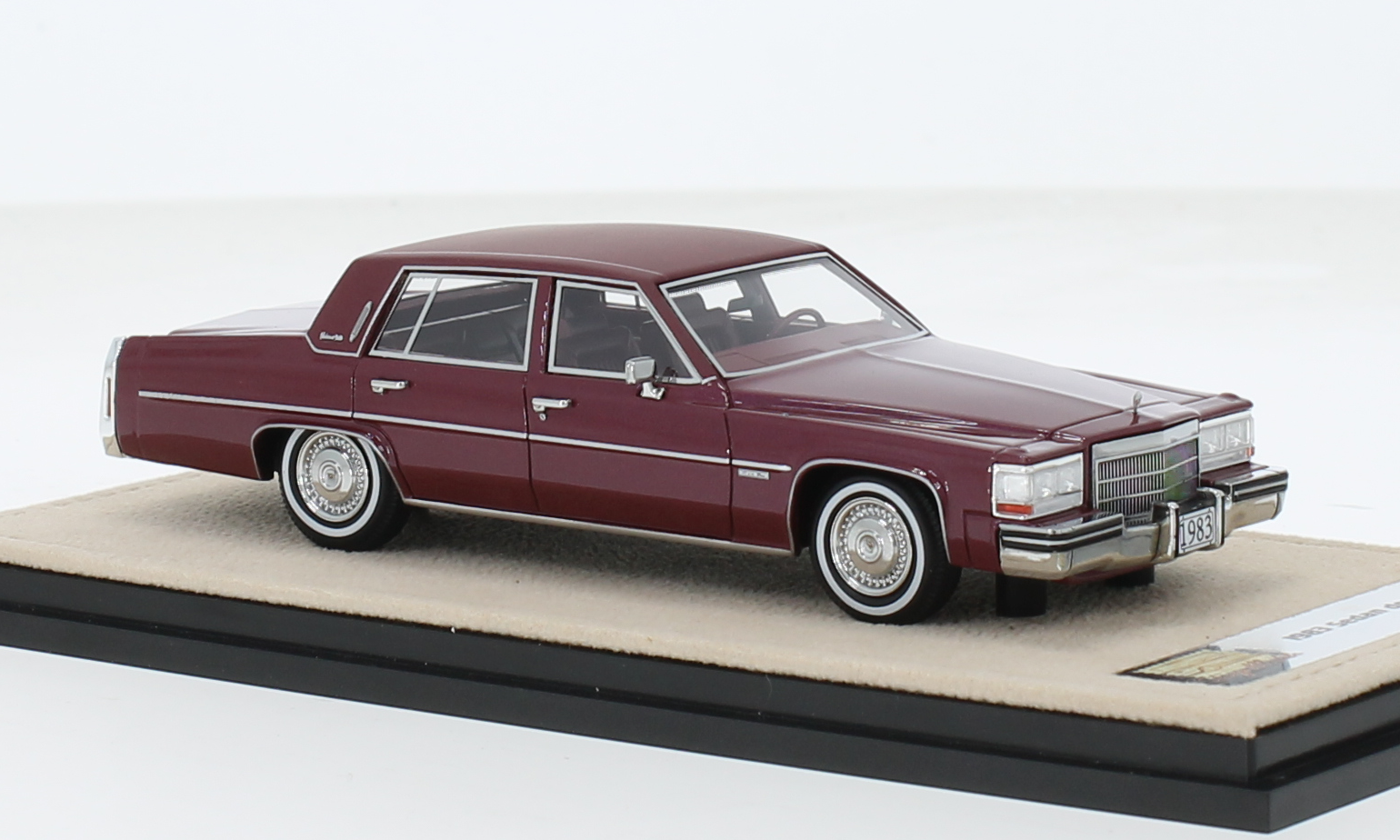 Cadillac Sedan DeVille dunkelrot Stamp Models 1:43 Cadillac Sedan DeVille dunkelrot Stamp Models 1:43